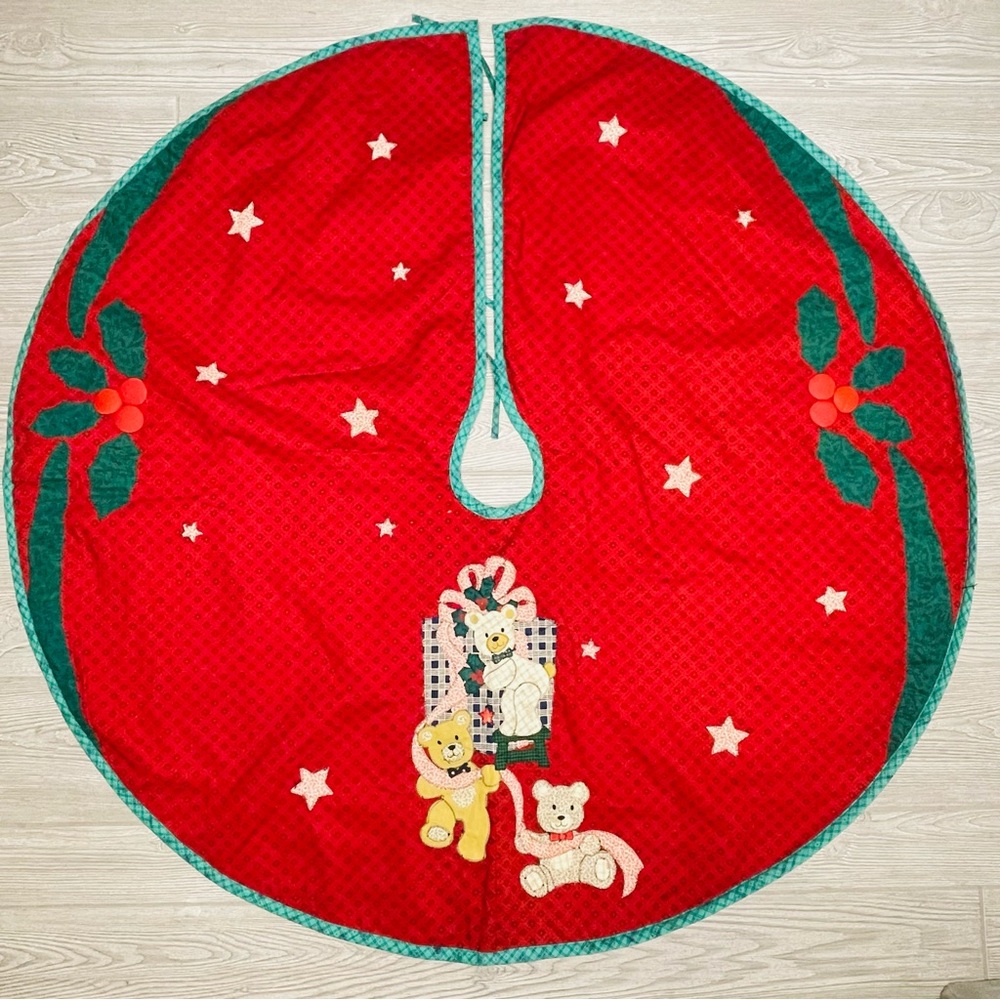 Quilted red and green teddy bear tree skirt vintage style christmas decoration
